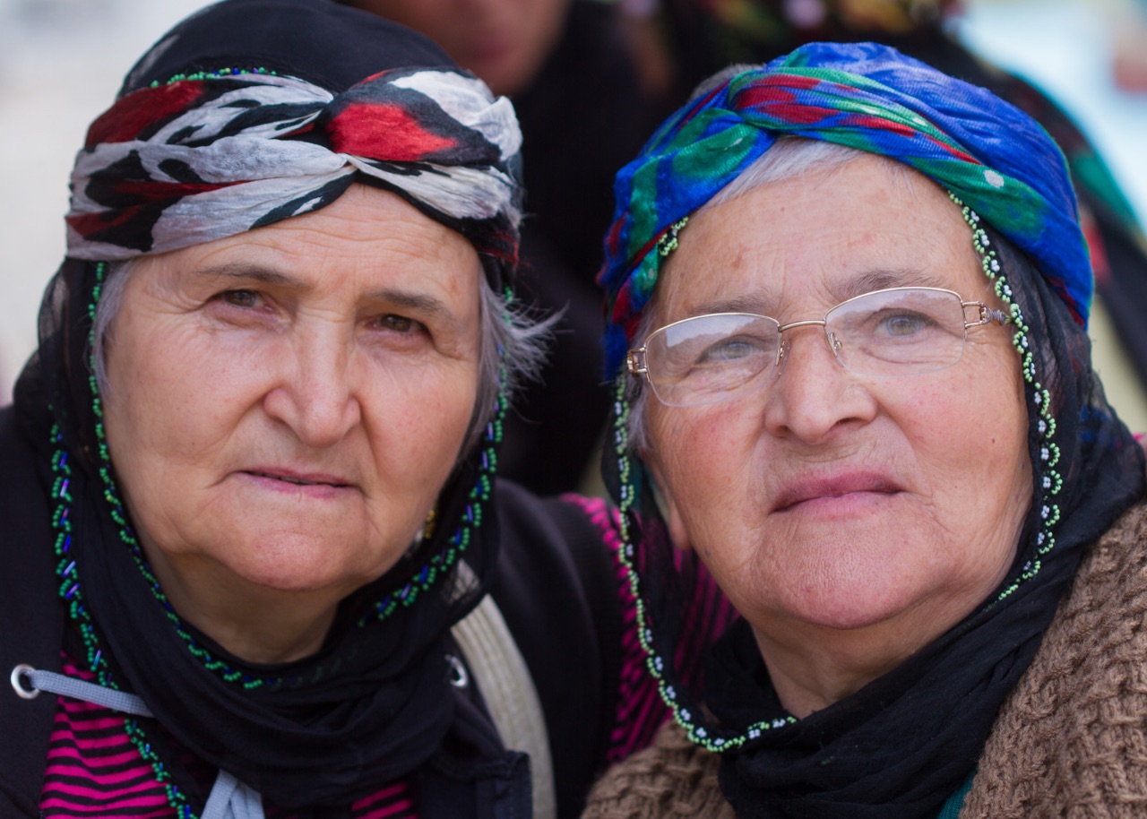 18 – Two friends, Laz women 