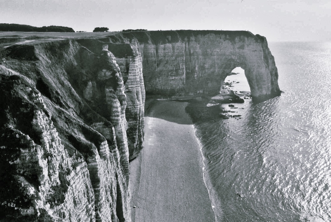 9 – Falaises d'Étretat, France