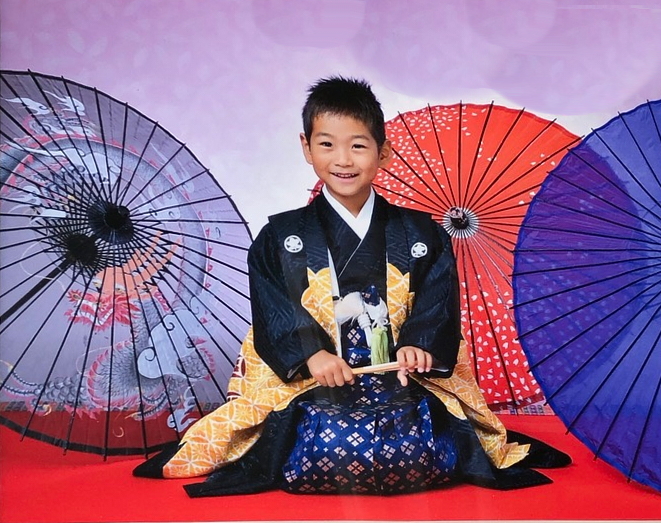 6 – At the photographer's shop